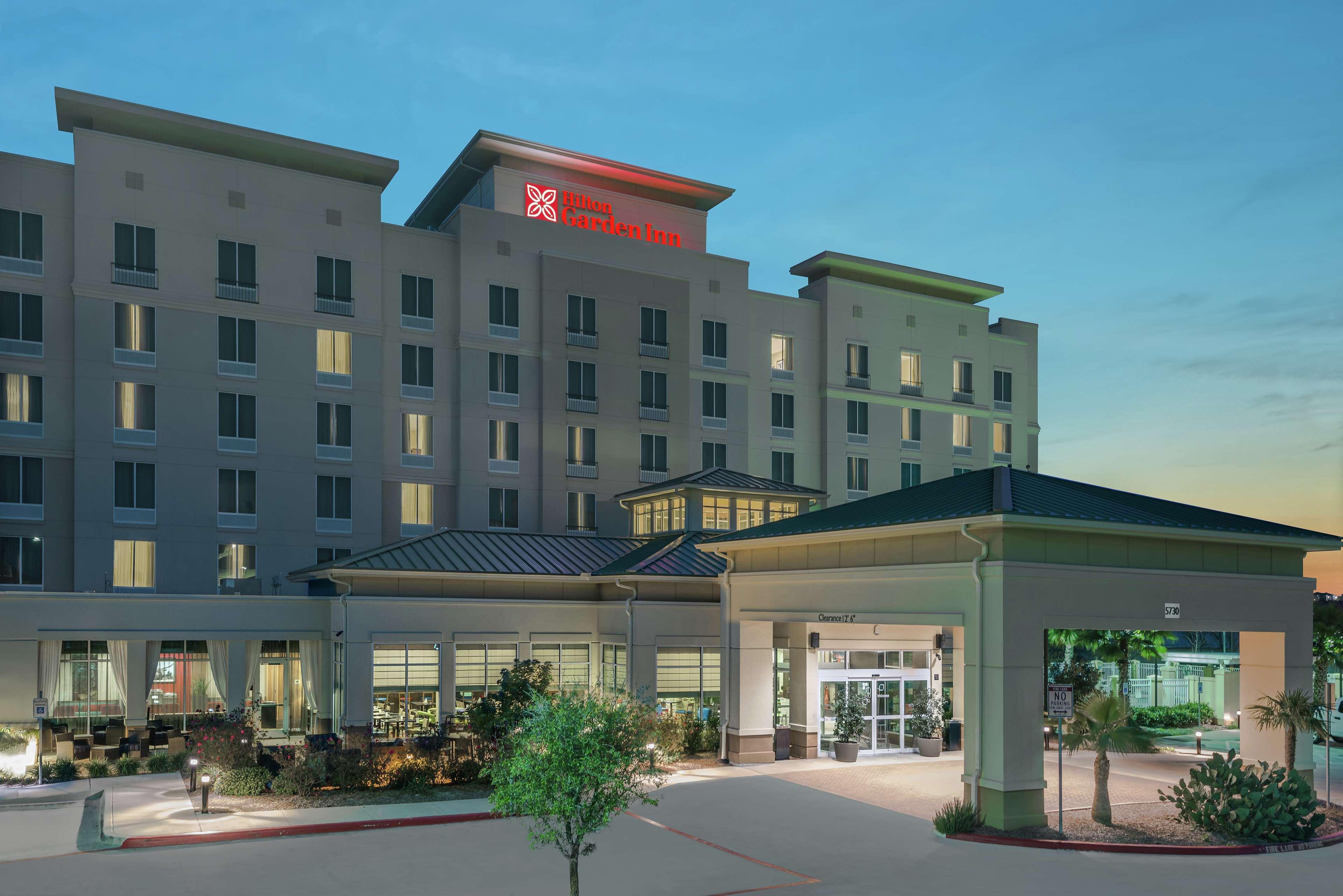 Hilton Garden Inn San Antonio/Rim Pass Drive Exterior foto